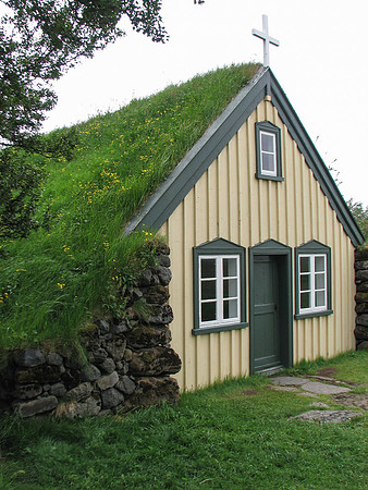 Hofskirkja, 19th century turf-roofed church